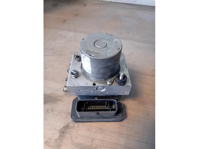 Gebruikte ABS Pomp Renault Master III (EV/HV/UV/VA/VB/VD/VF/VG/VJ) 2.3 dCi 145 16V FWD Prijs op aanvraag aangeboden door Autohandel-Smet Gebroeders NV