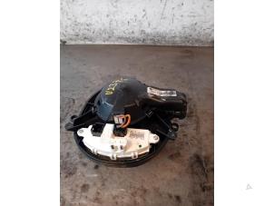 Gebruikte Kachel Ventilatiemotor BMW 3 serie (F30) 320d 2.0 16V EfficientDynamicsEdition Prijs op aanvraag aangeboden door Autohandel-Smet Gebroeders NV