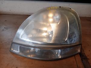 Gebruikte Linker Koplamp Nissan Interstar (X70) 2.5 dCi 16V 120 Prijs op aanvraag aangeboden door Autohandel-Smet Gebroeders NV