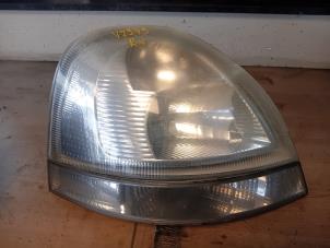 Gebruikte Koplamp rechts Nissan Interstar (X70) 2.5 dCi 16V 120 Prijs op aanvraag aangeboden door Autohandel-Smet Gebroeders NV