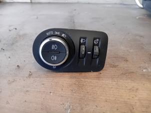 Gebruikte Licht Schakelaar Opel Mokka Prijs op aanvraag aangeboden door Autohandel-Smet Gebroeders NV