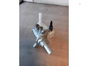 Gebruikte Hoofdremcilinder Ford Transit Courier 1.0 Ti-VCT EcoBoost 12V Prijs op aanvraag aangeboden door Autohandel-Smet Gebroeders NV