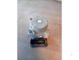 Gebruikte ABS Pomp Ford Transit Courier 1.0 Ti-VCT EcoBoost 12V Prijs op aanvraag aangeboden door Autohandel-Smet Gebroeders NV