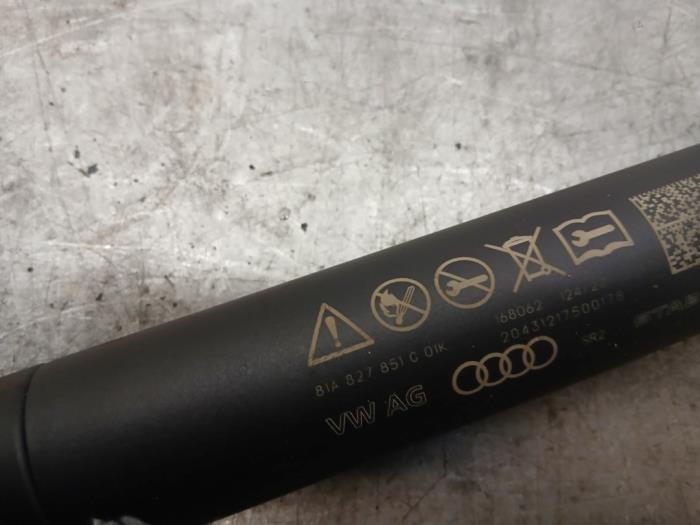 Gasdemper rechts-achter van een Audi Q2 (GAB/GAG) 1.5 35 TFSI 16V 2022