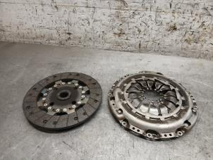 Gebruikte Koppelingsset (compleet) Dacia Duster (SR) 1.3 TCE 130 16V Prijs op aanvraag aangeboden door Autohandel-Smet Gebroeders NV