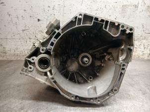 Gebruikte Versnellingsbak Renault Express 1.3 TCE 100 16V Prijs op aanvraag aangeboden door Autohandel-Smet Gebroeders NV