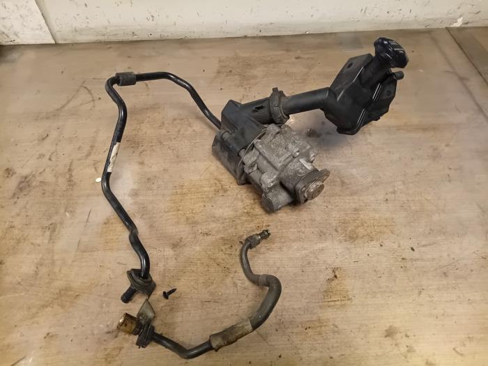 Gebruikte Pomp Servo Porsche 911 (997) 3.6 24V Carrera Prijs op aanvraag aangeboden door Autohandel-Smet Gebroeders NV