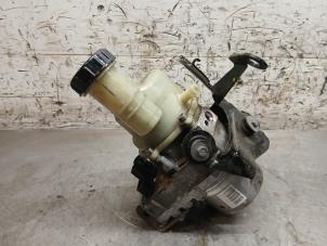 Gebruikte Pomp Servo Renault Express 1.3 TCE 100 16V Prijs op aanvraag aangeboden door Autohandel-Smet Gebroeders NV