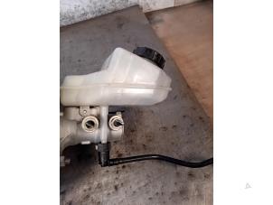 Gebruikte Hoofdremcilinder Landrover Discovery Sport (LC) 2.0 eD4 150 16V Prijs op aanvraag aangeboden door Autohandel-Smet Gebroeders NV