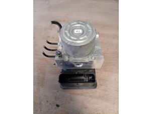 Gebruikte ABS Pomp Landrover Discovery Sport (LC) 2.0 eD4 150 16V Prijs op aanvraag aangeboden door Autohandel-Smet Gebroeders NV