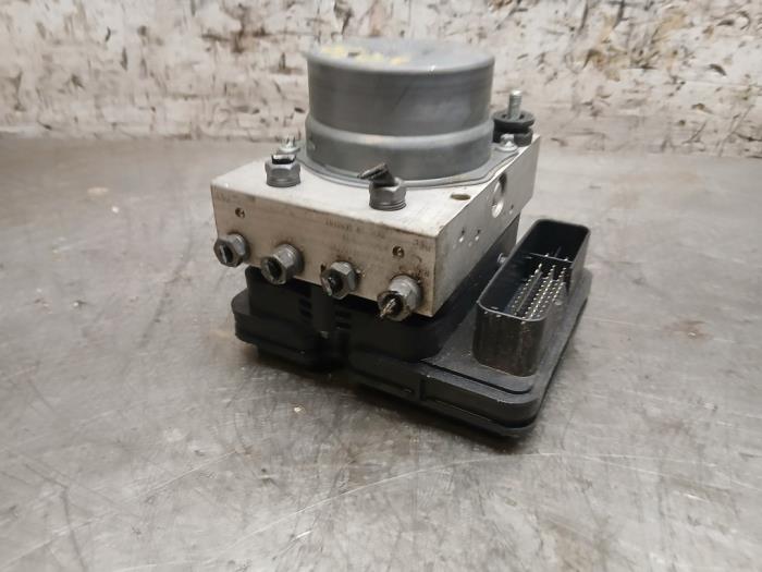 Gebruikte ABS Pomp Citroen Jumper (U9) 2.2 Blue HDi 140 Prijs op aanvraag aangeboden door Autohandel-Smet Gebroeders NV