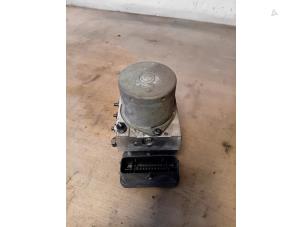 Gebruikte ABS Pomp Kia Cee'd Sporty Wagon (EDF) 1.6 CRDi 90 16V Prijs op aanvraag aangeboden door Autohandel-Smet Gebroeders NV