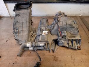 Gebruikte Luchtfilterhuis Opel Vivaro B Combi 1.6 CDTI Biturbo 125 Prijs op aanvraag aangeboden door Autohandel-Smet Gebroeders NV