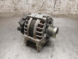 Gebruikte Alternator Volkswagen Polo VI (AW1) 1.0 MPI 12V Prijs op aanvraag aangeboden door Autohandel-Smet Gebroeders NV