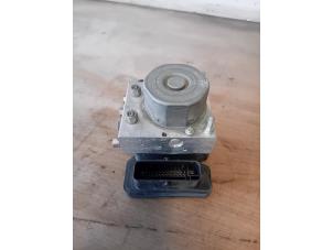 Gebruikte ABS Pomp Dacia Logan MCV II/Sandero Wagon (7S) 0.9 TCE 12V Prijs op aanvraag aangeboden door Autohandel-Smet Gebroeders NV