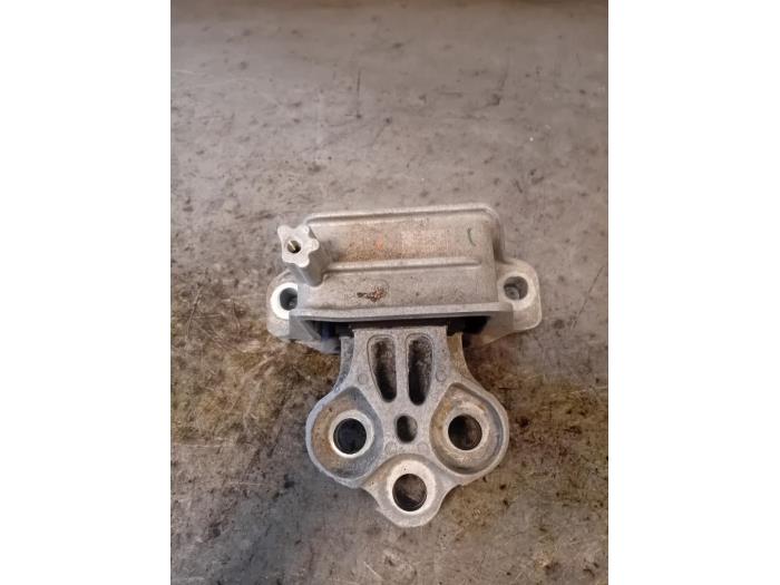 Gebruikte Motorsteun Fiat 500X (334) 1.0 FireFly Turbo 114 12V Prijs op aanvraag aangeboden door Autohandel-Smet Gebroeders NV