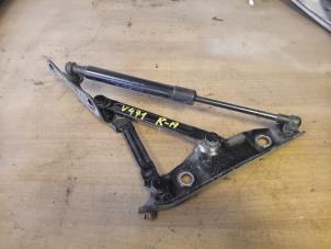 Gebruikte Scharnier Achterklep Infiniti Q50 (V37) 2.2 D Prijs op aanvraag aangeboden door Autohandel-Smet Gebroeders NV