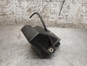 Gebruikte Oliefilterhouder Mercedes Vito (447.6) 2.2 116 CDI 16V Prijs op aanvraag aangeboden door Autohandel-Smet Gebroeders NV