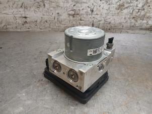 Gebruikte ABS Pomp Jaguar E-Pace 2.0 D 180 16V AWD Prijs € 605,00 Inclusief btw aangeboden door Autohandel-Smet Gebroeders NV