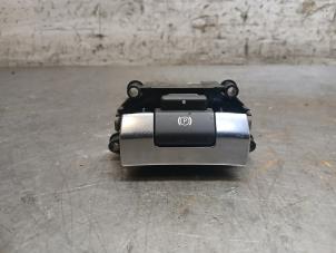 Gebruikte Handrem schakelaar Jaguar E-Pace 2.0 D 180 16V AWD Prijs € 60,50 Inclusief btw aangeboden door Autohandel-Smet Gebroeders NV