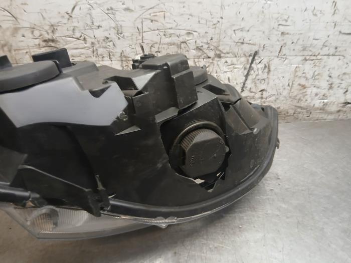 Koplamp links van een Ford B-Max (JK8) 1.0 EcoBoost 12V 125 2013