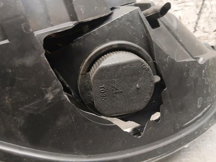 Koplamp links van een Ford B-Max (JK8) 1.0 EcoBoost 12V 125 2013