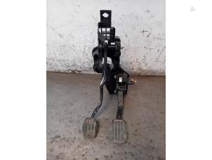 Gebruikte Pedalen Set Opel Combo Cargo 1.5 CDTI 100 Prijs op aanvraag aangeboden door Autohandel-Smet Gebroeders NV