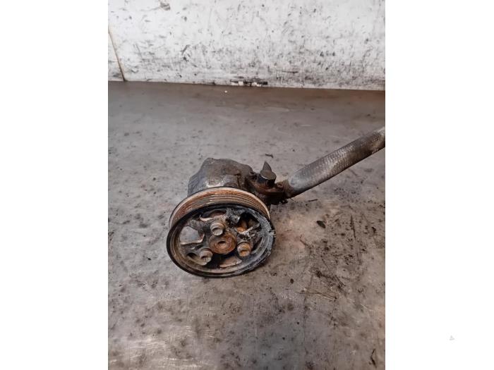 Gebruikte Pomp Servo Volkswagen Amarok 3.0 TDI V6 24V 4Motion Prijs op aanvraag aangeboden door Autohandel-Smet Gebroeders NV
