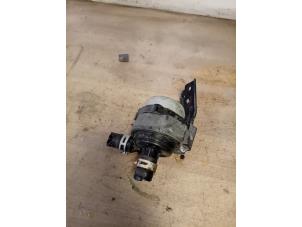 Gebruikte Waterpomp Nissan X-Trail (T32) 1.7 dCi Prijs op aanvraag aangeboden door Autohandel-Smet Gebroeders NV