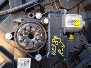 Gebruikte Motor electrisch raam Kia Sorento IV (MQ4) 1.6 T-GDi Plug-in Hybrid 16V 4WD Prijs op aanvraag aangeboden door Autohandel-Smet Gebroeders NV