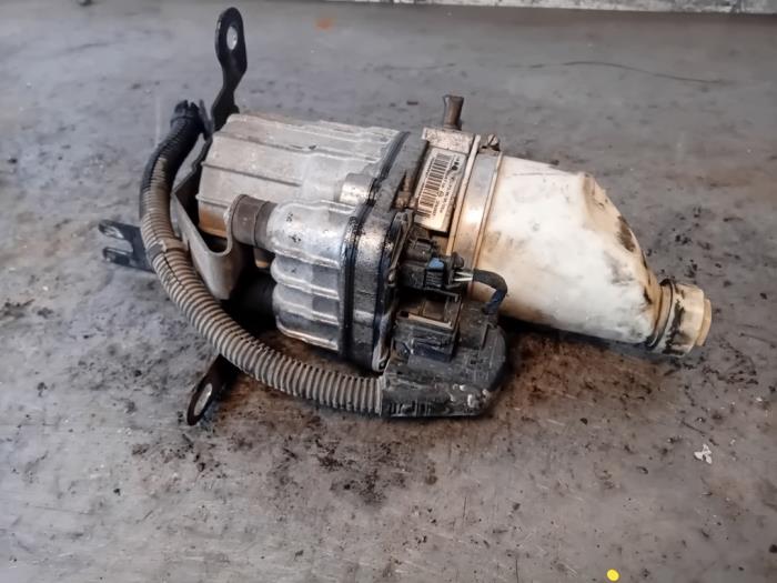 Gebruikte Pomp Servo Opel Astra H SW (L35) 1.7 CDTi 16V Prijs op aanvraag aangeboden door Autohandel-Smet Gebroeders NV