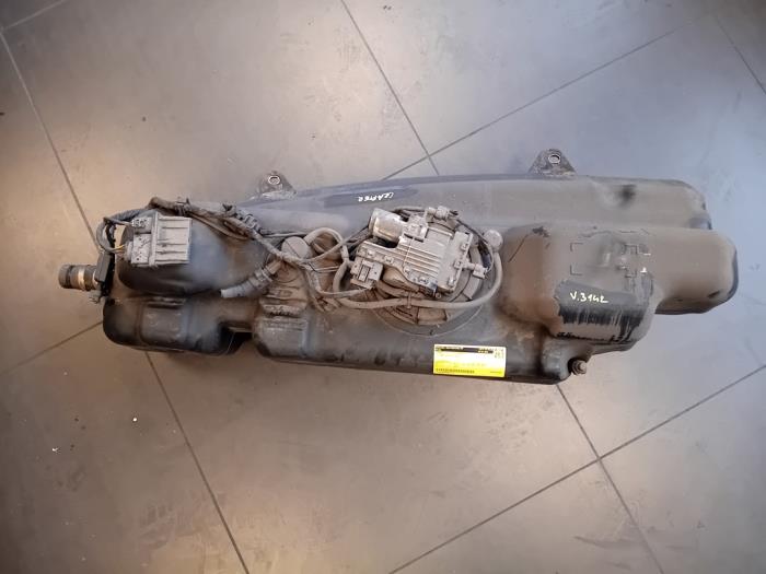 Gebruikte Tank adblue Volkswagen Crafter 2.5 TDI 30/32/35/46/50 Prijs op aanvraag aangeboden door Autohandel-Smet Gebroeders NV