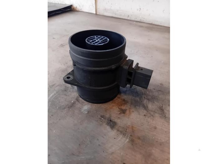 Gebruikte Luchthoeveelheidsmeter Volkswagen Crafter 2.5 TDI 30/32/35/46/50 Prijs op aanvraag aangeboden door Autohandel-Smet Gebroeders NV