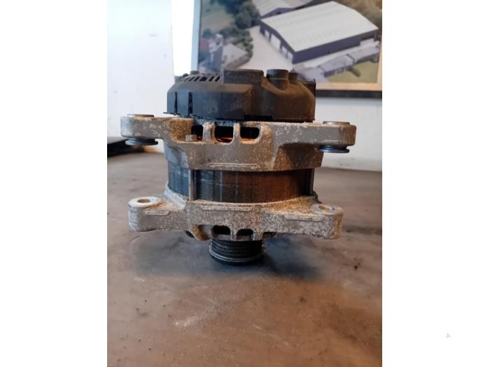 Gebruikte Dynamo Peugeot 208 I (CA/CC/CK/CL) 1.2 Vti 12V PureTech Prijs op aanvraag aangeboden door Autohandel-Smet Gebroeders NV