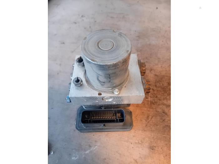 Gebruikte ABS Pomp Ford Ranger 3.2 TDCI 20V 4x4 Prijs op aanvraag aangeboden door Autohandel-Smet Gebroeders NV
