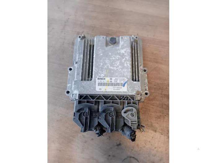 Gebruikte Computer Motormanagement Renault Master III (MA/MB/MC/MD/MH/MF/MG/MH) 2.3 dCi 16V Prijs op aanvraag aangeboden door Autohandel-Smet Gebroeders NV