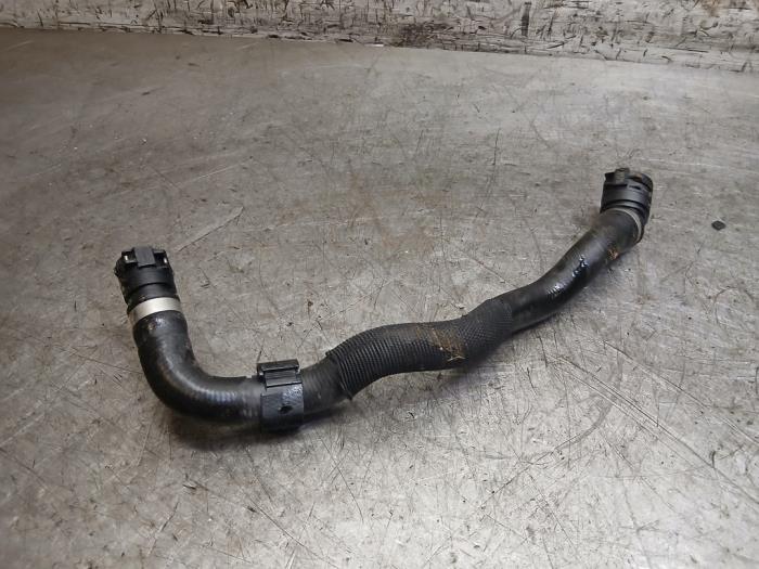 Gebruikte Koelwaterslang BMW X1 (U11) sDrive 18i 1.5 TwinPower Turbo 12V Prijs € 30,25 Inclusief btw aangeboden door Autohandel-Smet Gebroeders NV