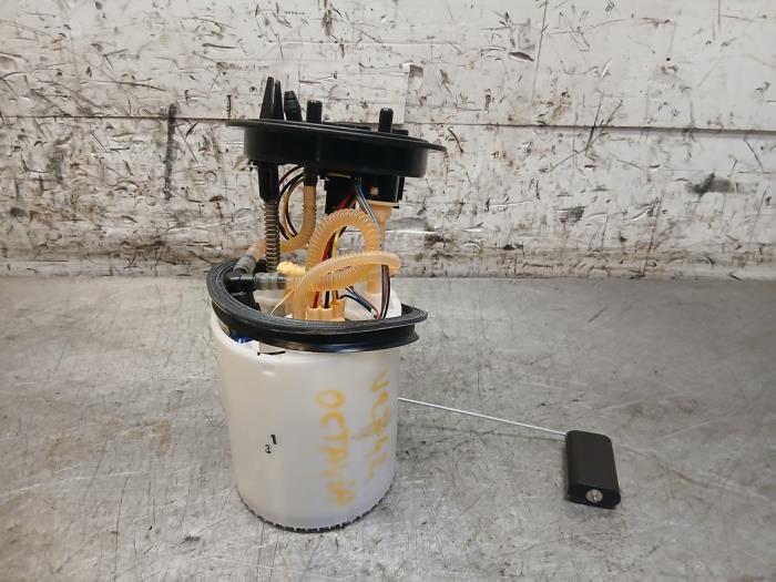 Gebruikte Tank element Pomp Skoda Octavia Combi (5EAC) 1.6 TDI 16V Prijs € 90,75 Inclusief btw aangeboden door Autohandel-Smet Gebroeders NV