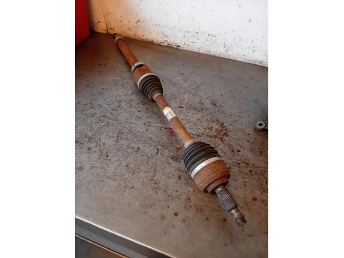 Gebruikte Aandrijfas rechts-voor Renault Captur I (2R) 1.3 TCE 130 16V Prijs op aanvraag aangeboden door Autohandel-Smet Gebroeders NV