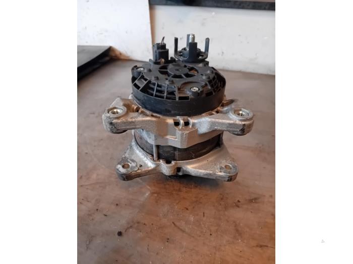 Gebruikte Dynamo Renault Captur I (2R) 1.3 TCE 130 16V Prijs op aanvraag aangeboden door Autohandel-Smet Gebroeders NV