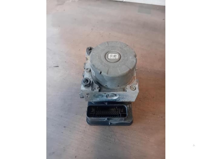 Gebruikte ABS Pomp Ford B-Max (JK8) 1.0 EcoBoost 12V 125 Prijs op aanvraag aangeboden door Autohandel-Smet Gebroeders NV