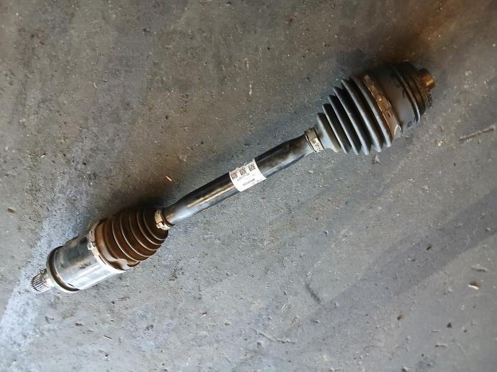 Gebruikte Aandrijfas links-voor BMW X5 (G05) xDrive 45 e iPerformance 3.0 24V Prijs € 484,00 Inclusief btw aangeboden door Autohandel-Smet Gebroeders NV