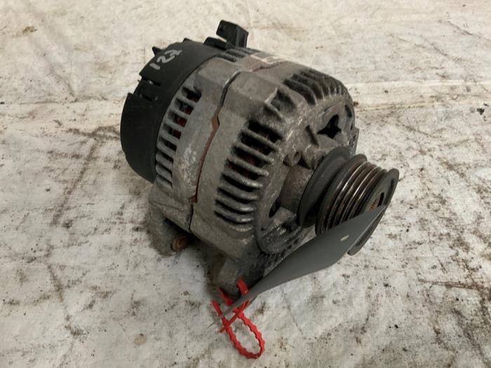 Gebruikte Dynamo Volkswagen Polo III (6N2) 1.9 SDI Prijs € 50,00 Margeregeling aangeboden door Autodemontage van der Iest
