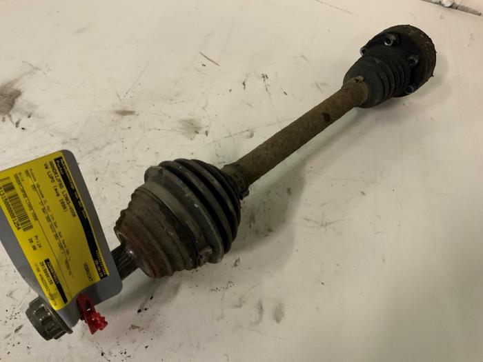 Gebruikte Aandrijfas links-voor Volkswagen Lupo (6X1) 1.0 MPi 50 Prijs € 20,00 Margeregeling aangeboden door Autodemontage van der Iest
