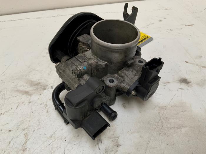 Gebruikte Gasklephuis Hyundai i20 1.2i 16V Prijs € 45,00 Margeregeling aangeboden door Autodemontage van der Iest