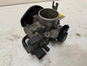 Gebruikte Gasklephuis Hyundai i20 1.2i 16V Prijs € 45,00 Margeregeling aangeboden door Autodemontage van der Iest