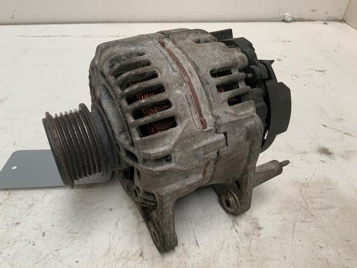 Gebruikte Dynamo Volkswagen Polo IV (9N1/2/3) 1.4 TDI 75 Prijs € 30,00 Margeregeling aangeboden door Autodemontage van der Iest