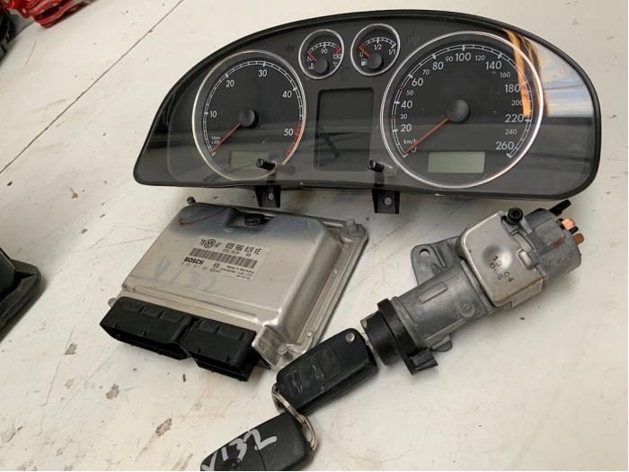 Gebruikte Kontaktslot + computer Volkswagen Passat Variant (3B6) 1.9 TDI 130 Prijs € 125,00 Margeregeling aangeboden door Autodemontage van der Iest