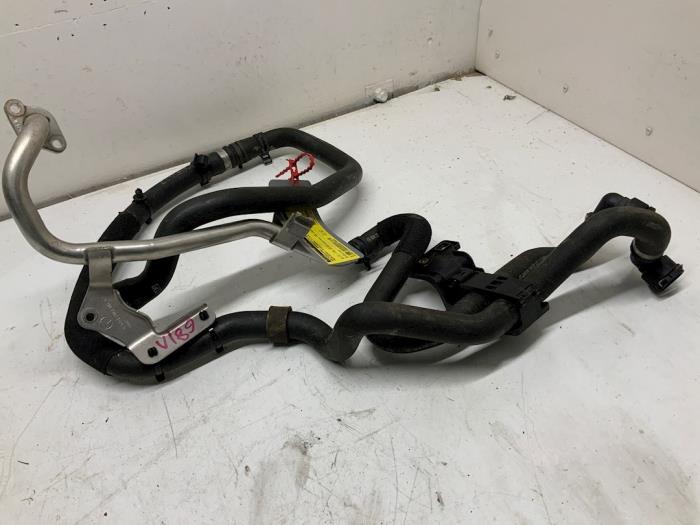 Gebruikte Waterslang aansluiting Mercedes A (W176) 1.8 A-200 CDI 16V Prijs € 24,20 Inclusief btw aangeboden door Autodemontage van der Iest