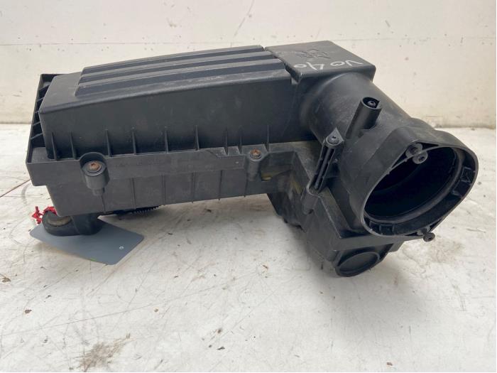 Gebruikte Luchtfilterhuis Volkswagen Passat Variant (3C5) 2.0 TDI 140 Prijs € 40,00 Margeregeling aangeboden door Autodemontage van der Iest